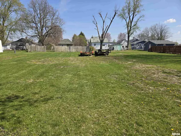 309 E CHESTNUT ST, Mt Sterling, IL 62353