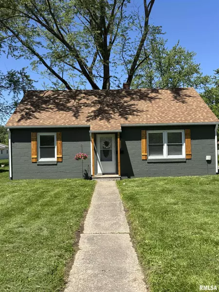 628 W Warmouth ST, Salem, IL 62881-1441