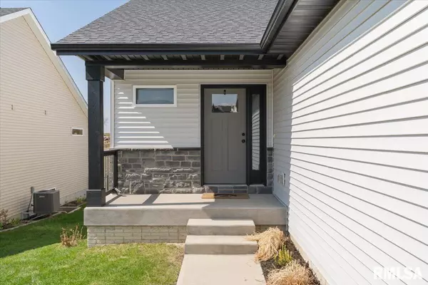West Branch, IA 52358-8803,412 Dawson DR