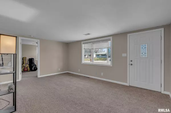 Silvis, IL 61282,2404 8TH ST
