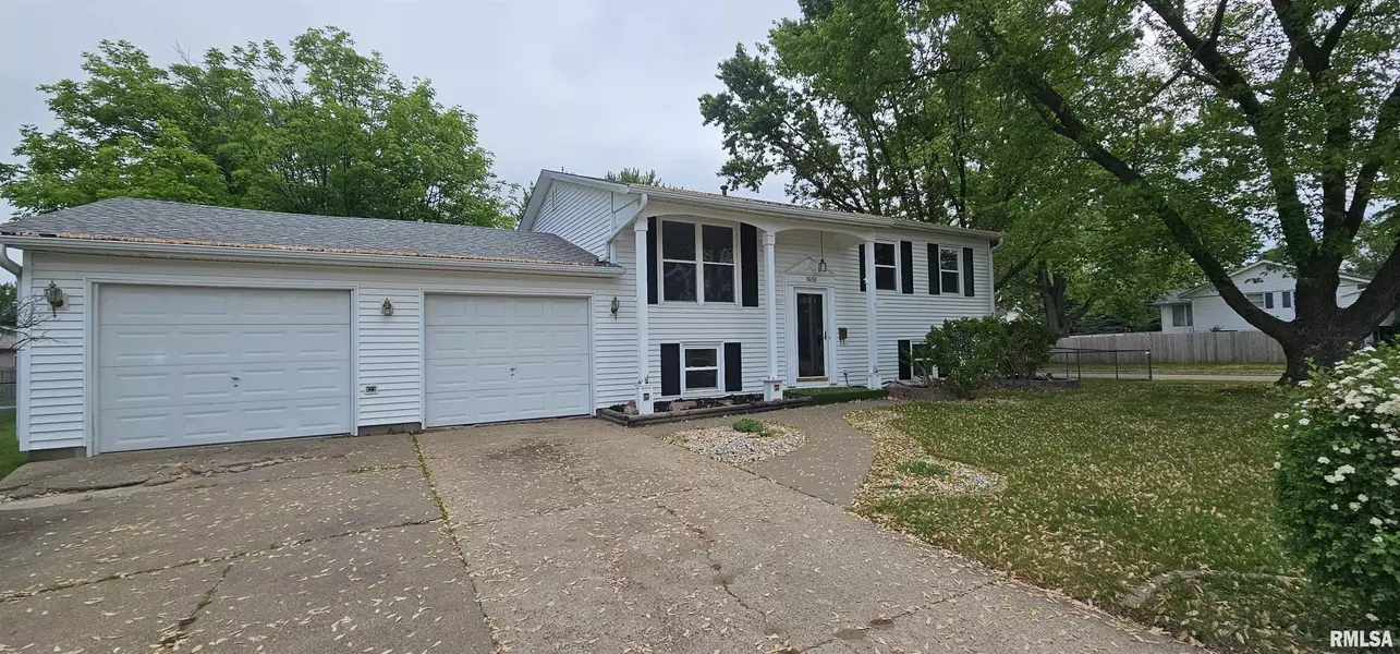 1606 MIDDLE RD, Camanche, IA 52730