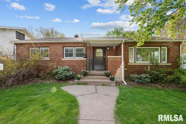 1936 CAREY AVE, Davenport, IA 52803