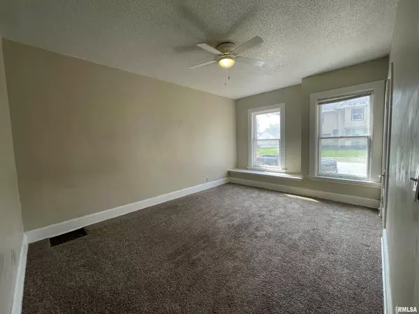 Davenport, IA 52803,1421 GRAND AVE