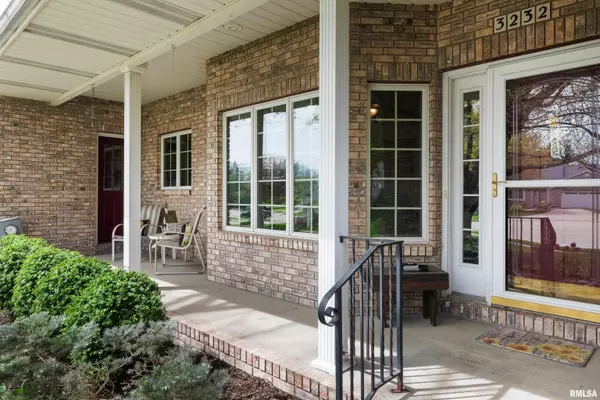 Davenport, IA 52807,3232 FERNWOOD CT