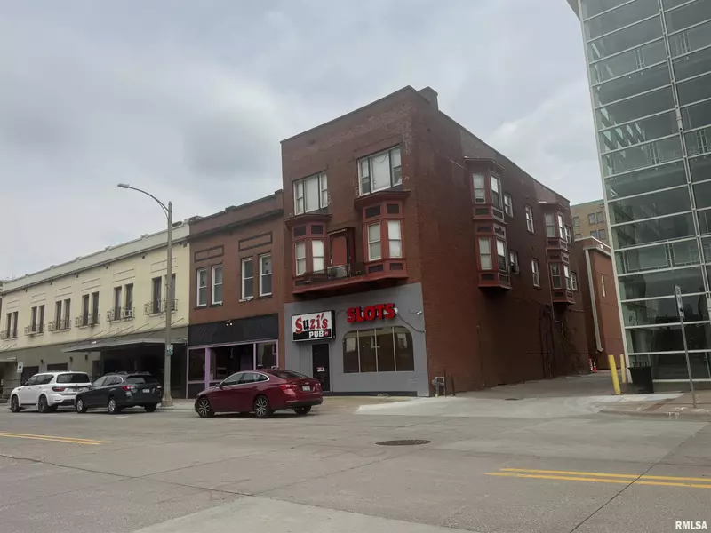 510-514 16TH ST, Moline, IL 61265