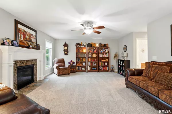 Bettendorf, IA 52722,5968 STAR VIEW DR