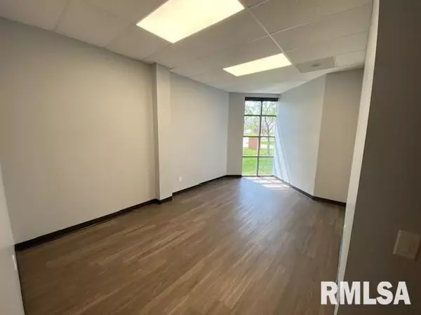 Davenport, IA 52807,1820 E 54TH ST #12