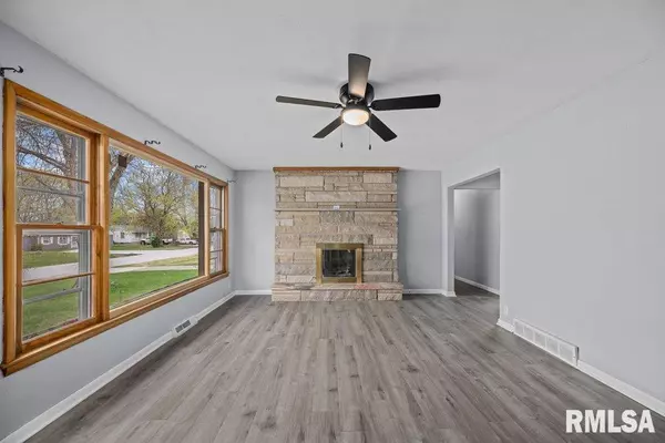 East Moline, IL 61244,4319 8TH ST