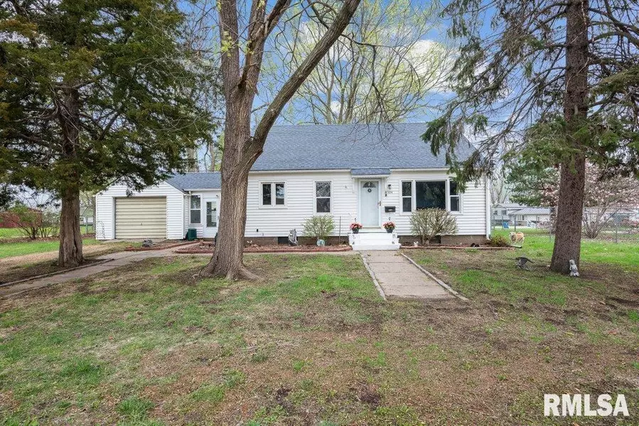 704 2ND AVE, Camanche, IA 52730