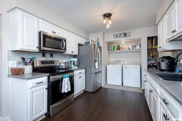 Eldridge, IA 52748,413 N 6TH ST