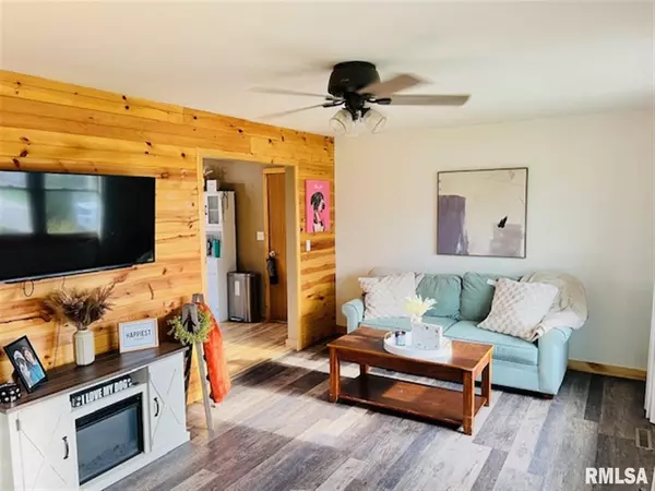 Maquoketa, IA 52060,407 N WALNUT ST