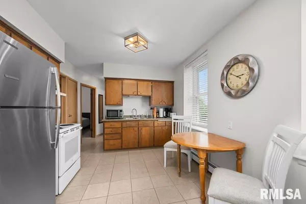 Le Claire, IA 52753,111 EWING ST