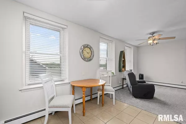 Le Claire, IA 52753,111 EWING ST