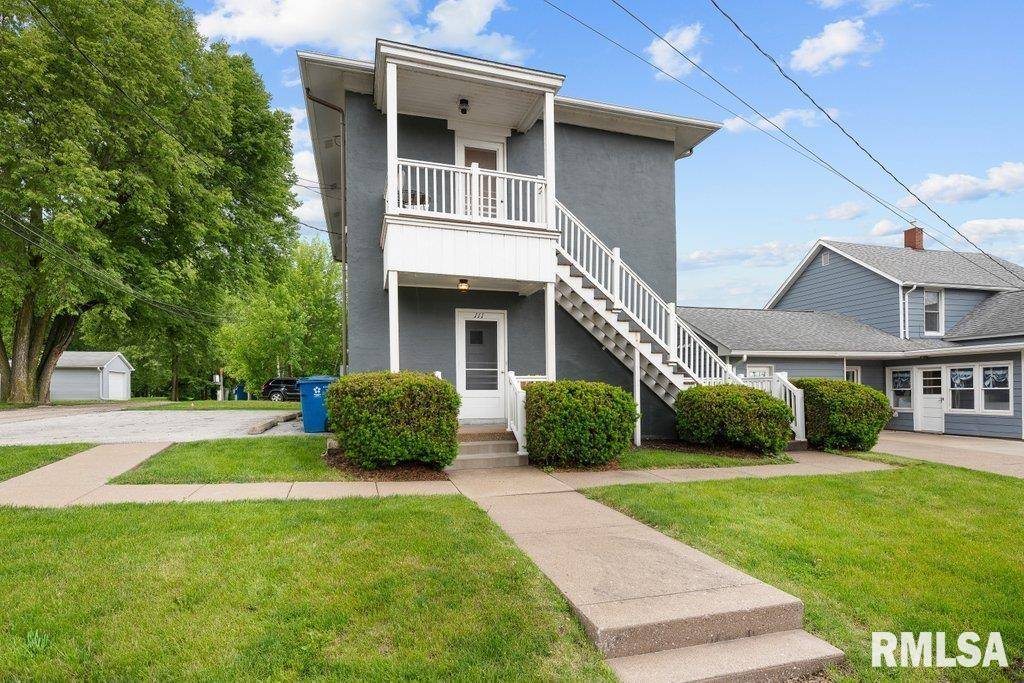 Le Claire, IA 52753,111 EWING ST