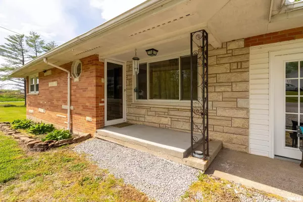 Grantsburg, IL 62943,5035 Reevesville RD