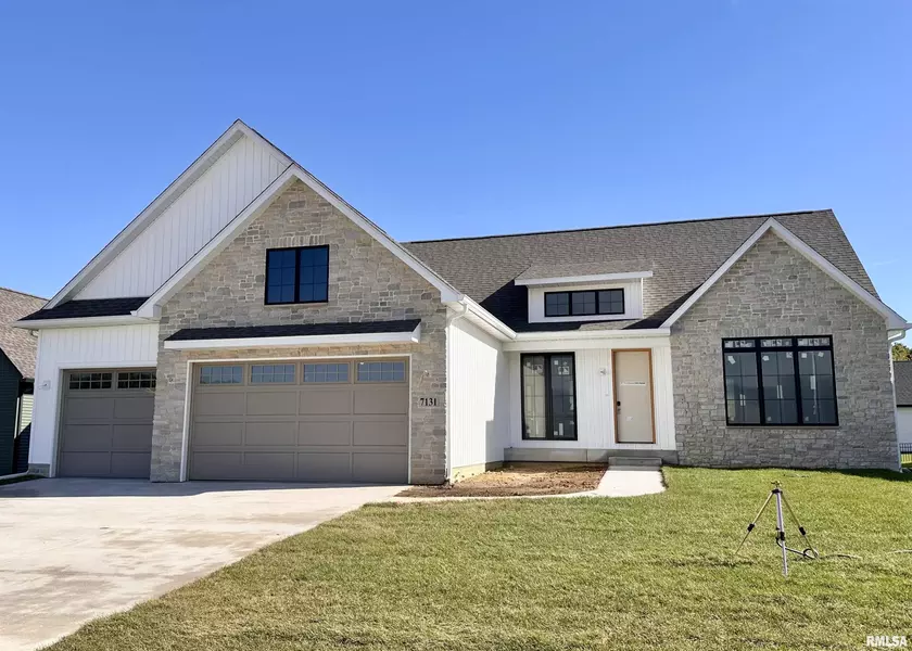 7131 Alvie LN, Bettendorf, IA 52722