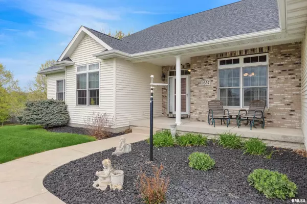 De Witt, IA 52742,1637 HICKORY BEND CT