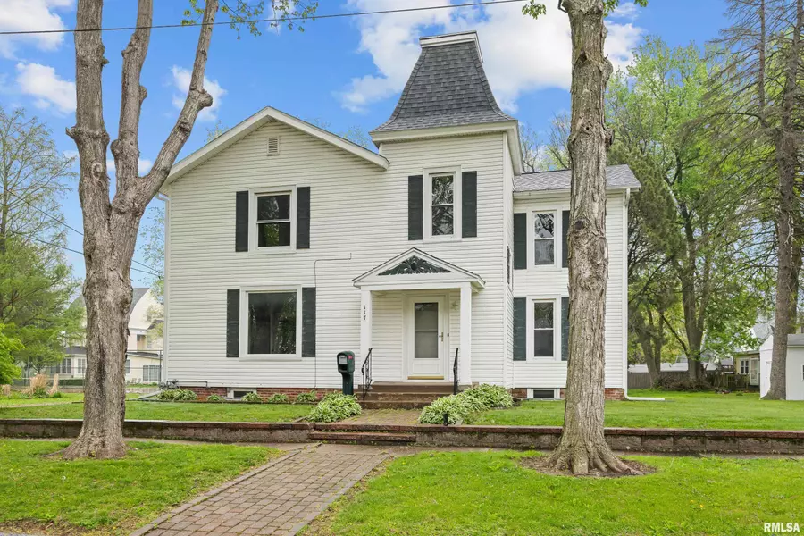 117 S 8TH ST, Monmouth, IL 61462