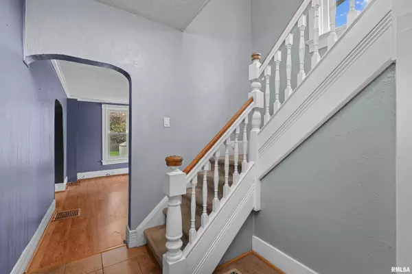 Monmouth, IL 61462,117 S 8TH ST