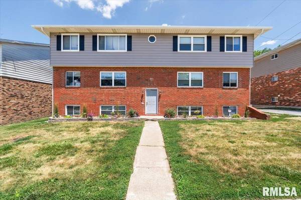 3404 HEATHERTON DR, Davenport, IA 52804