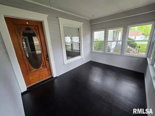 Fulton, IL 61252,804 15TH AVE