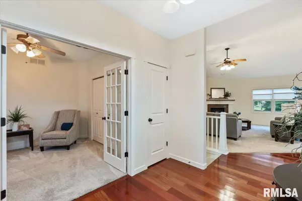 Le Claire, IA 52753,17 Blackstone WAY