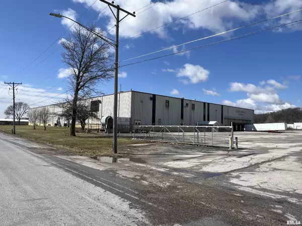 1804 S STARK ST, Davenport, IA 52801