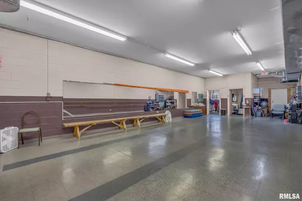 East Moline, IL 61244,1018 15TH AVE