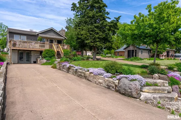 Le Claire, IA 52753,1401 SW CANAL SHORE DR