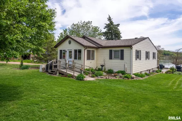 Le Claire, IA 52753,1401 SW CANAL SHORE DR