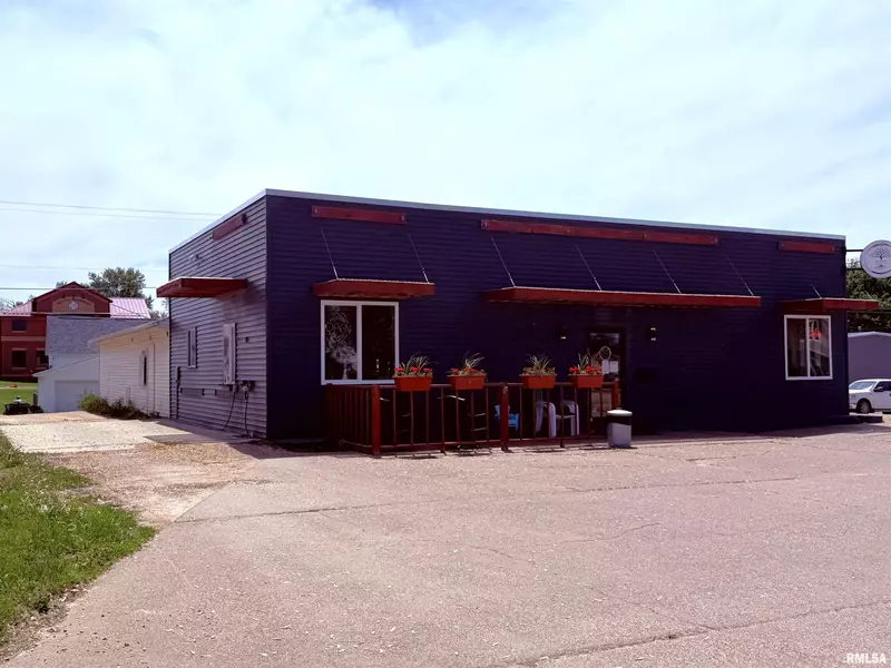719 11TH ST, De Witt, IA 52742