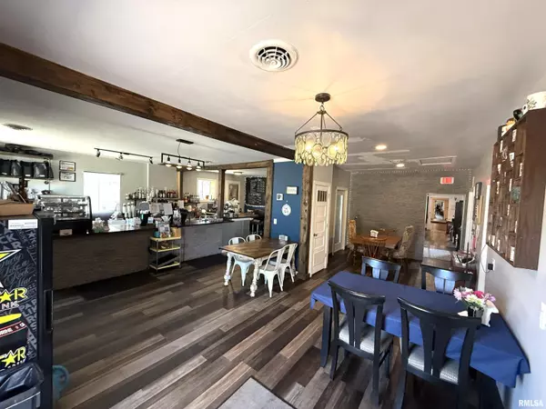 De Witt, IA 52742,719 11TH ST