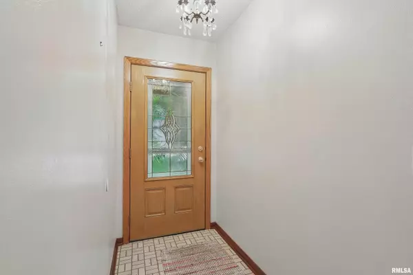 Davenport, IA 52807,3816 WOODLAND CT