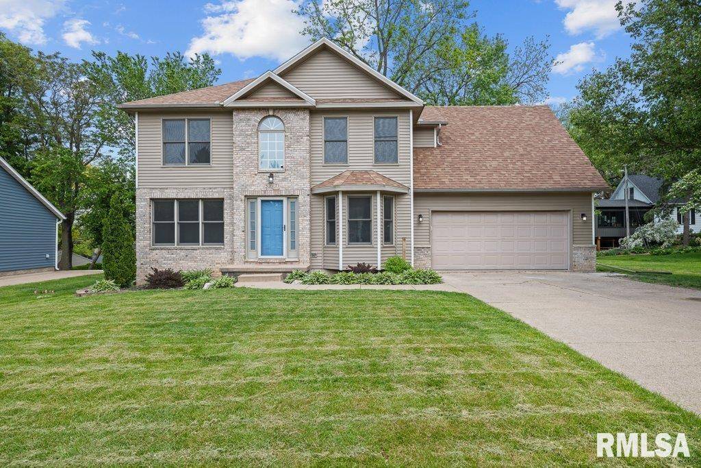 3217 ARLINGTON CIR, Davenport, IA 52803