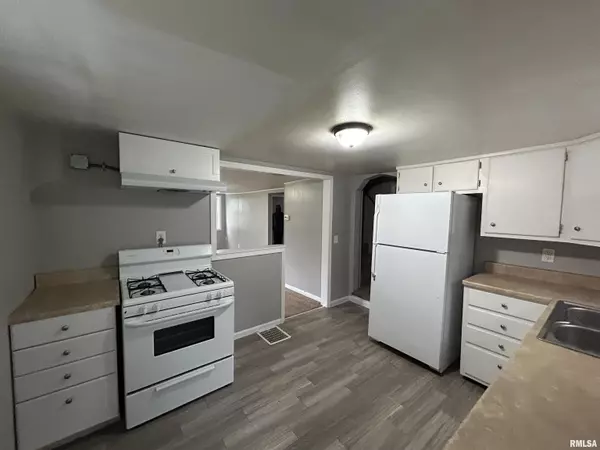 East Moline, IL 61244,309 28TH AVE