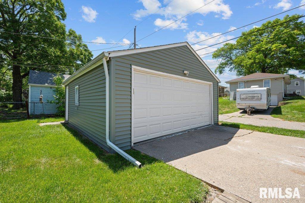 Davenport, IA 52803,2734 COLLEGE AVE