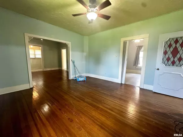 Eldorado, IL 62930,2213 LOCUST ST