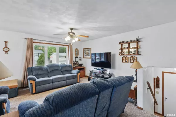 Davenport, IA 52803,2411 MOUND ST