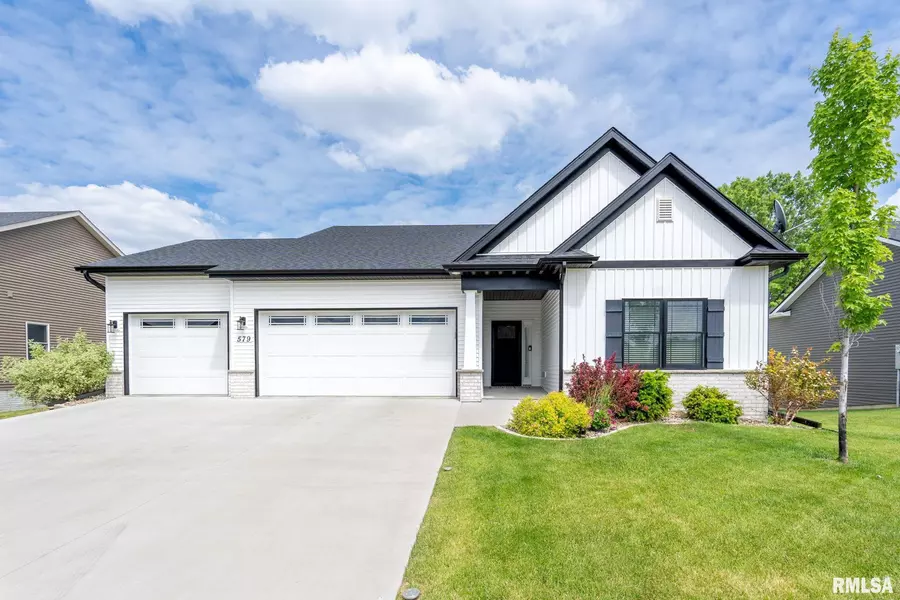 579 KEVIN RD, Blue Grass, IA 52726