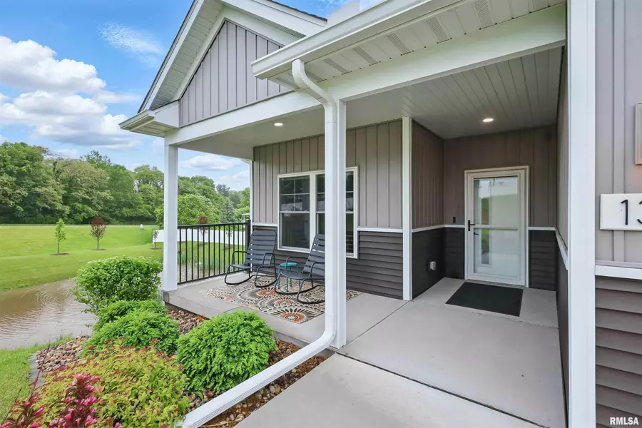 1327 Heights CT, Bettendorf, IA 52803