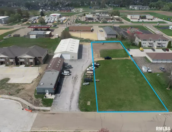 9TH ST, De Witt, IA 52742