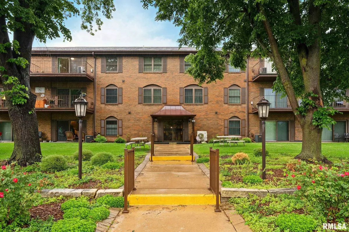 Bettendorf, IA 52722,1360 KIMBERLY RIDGE RD #306