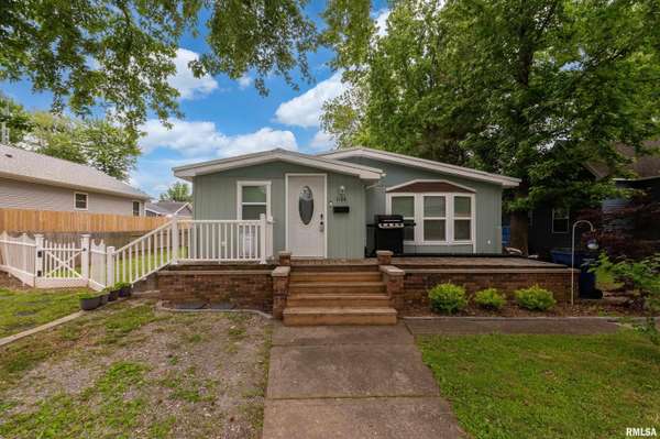 1104 E Lindell ST, West Frankfort, IL 62896