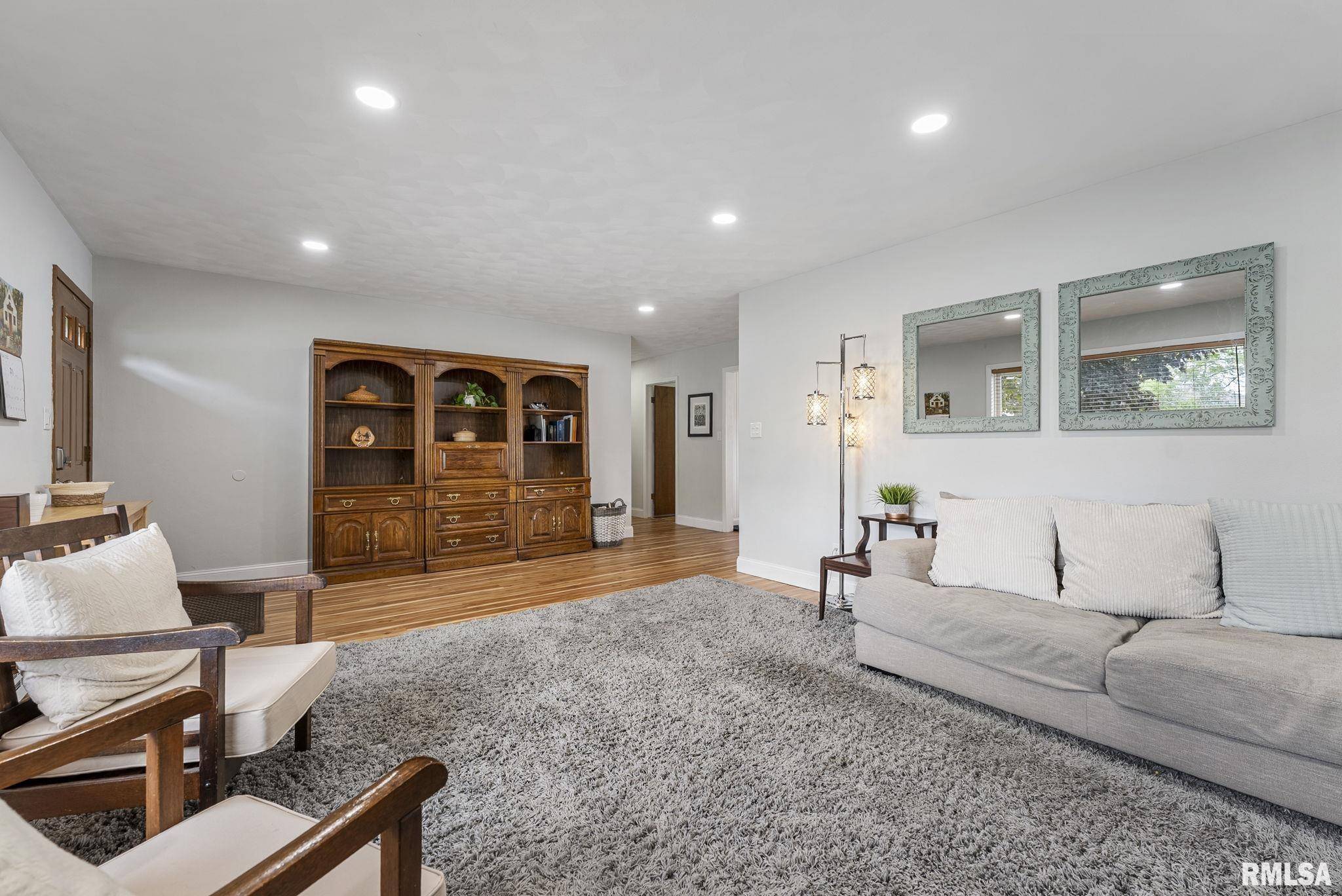Walcott, IA 52773,334 W CEDAR LANE DR
