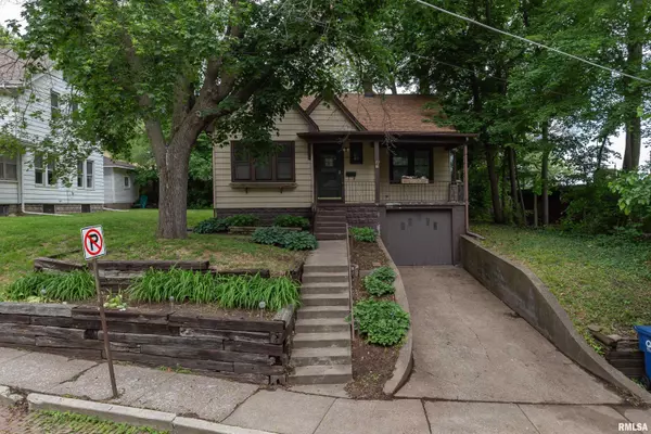 Davenport, IA 52803,815 ESPLANADE AVE