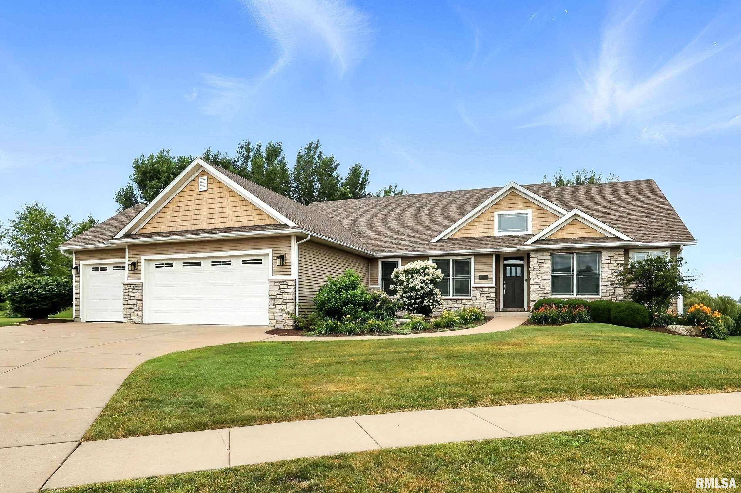 7 Redstone CT, Le Claire, IA 52753