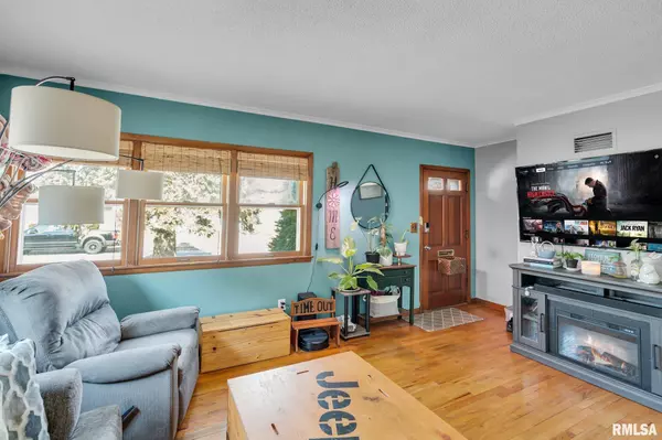 Davenport, IA 52804,1519 W COLUMBIA AVE