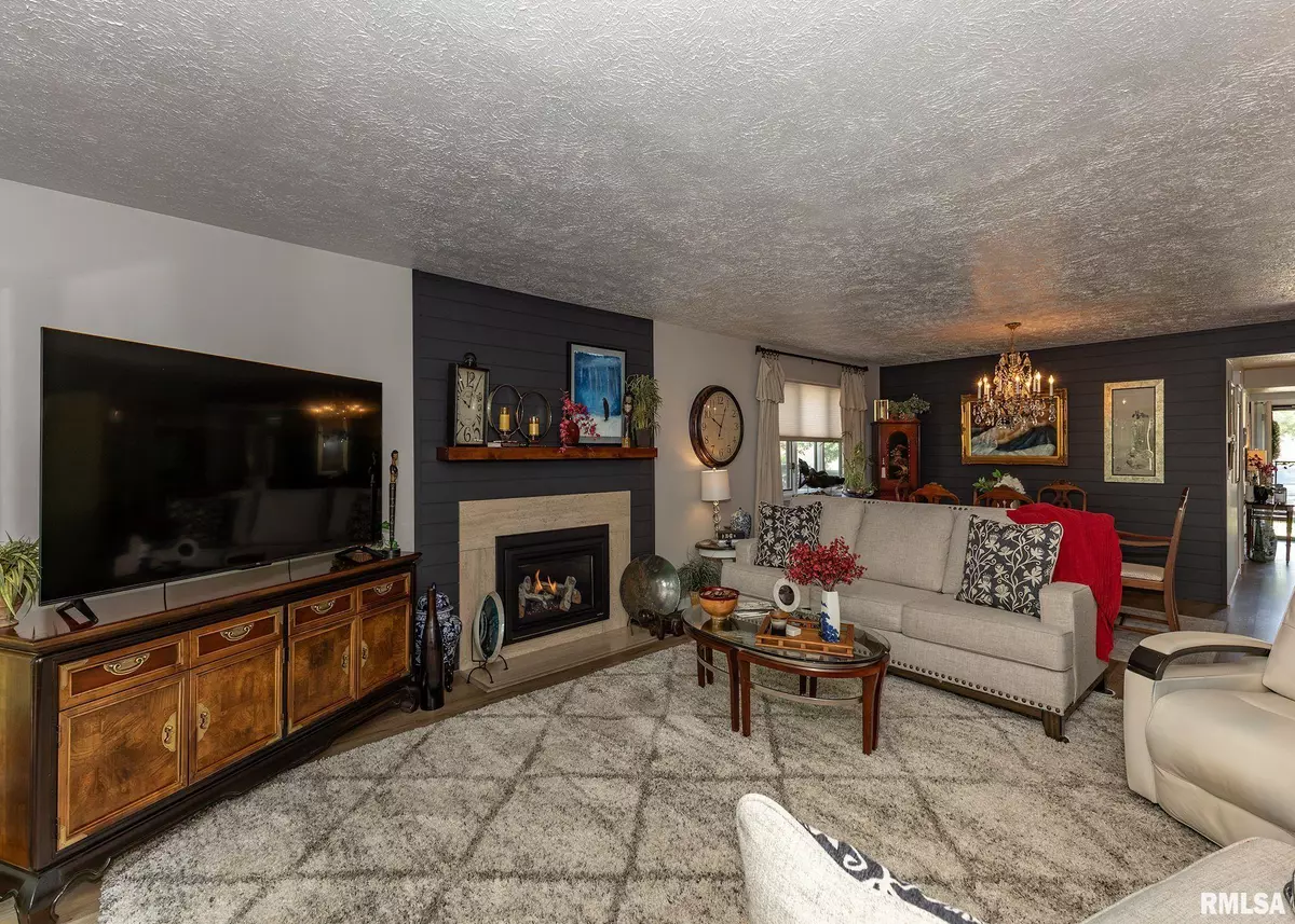 East Moline, IL 61244,726 51ST AVE #20