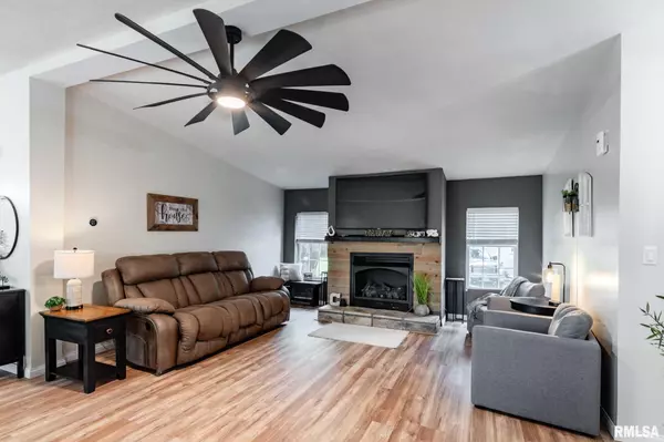 Benton, IL 62812,8873 BENNETT RD