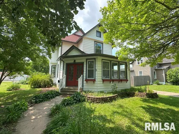 317 9TH ST, De Witt, IA 52742